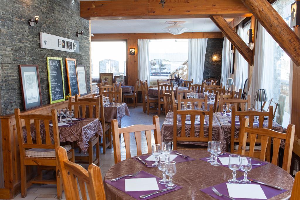 Hotel Restaurant La Darbella Ле-Русс Экстерьер фото
