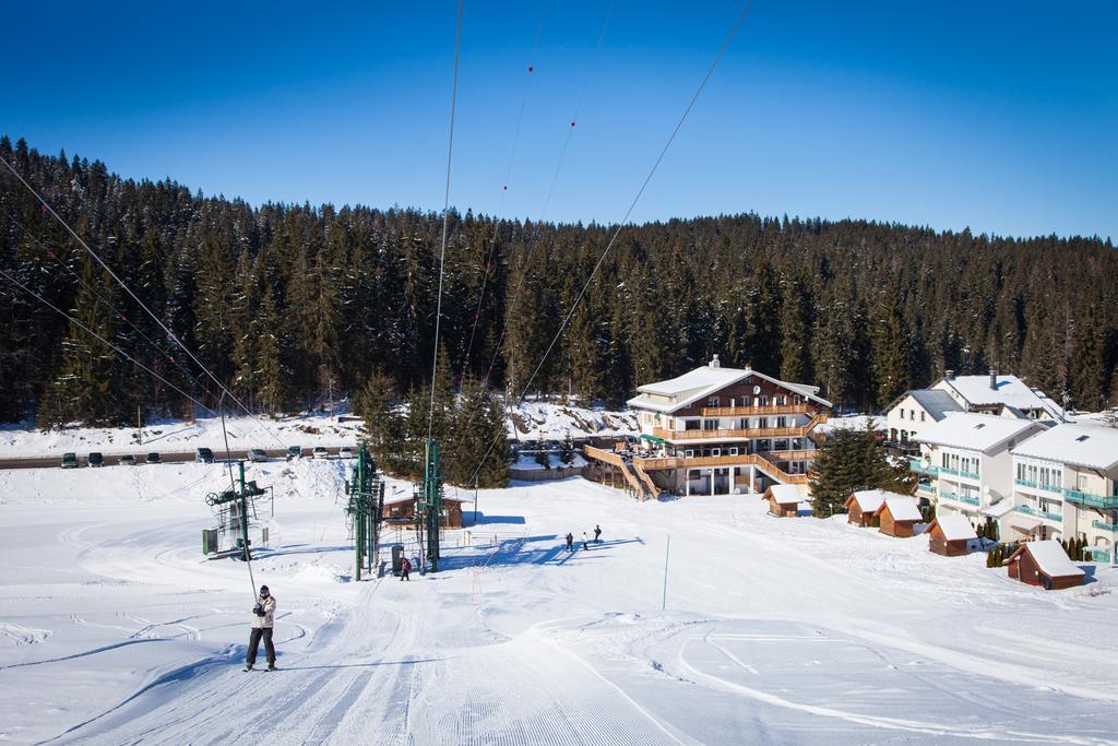 Hotel Restaurant La Darbella Ле-Русс Экстерьер фото