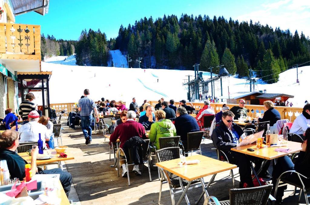 Hotel Restaurant La Darbella Ле-Русс Экстерьер фото
